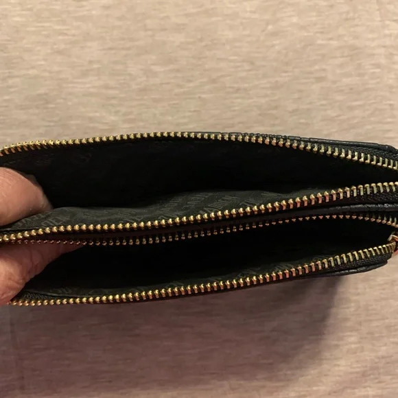 2for20  NEW Steve Madden Black Wristlet with Gold Accents - Picture 3 of 3